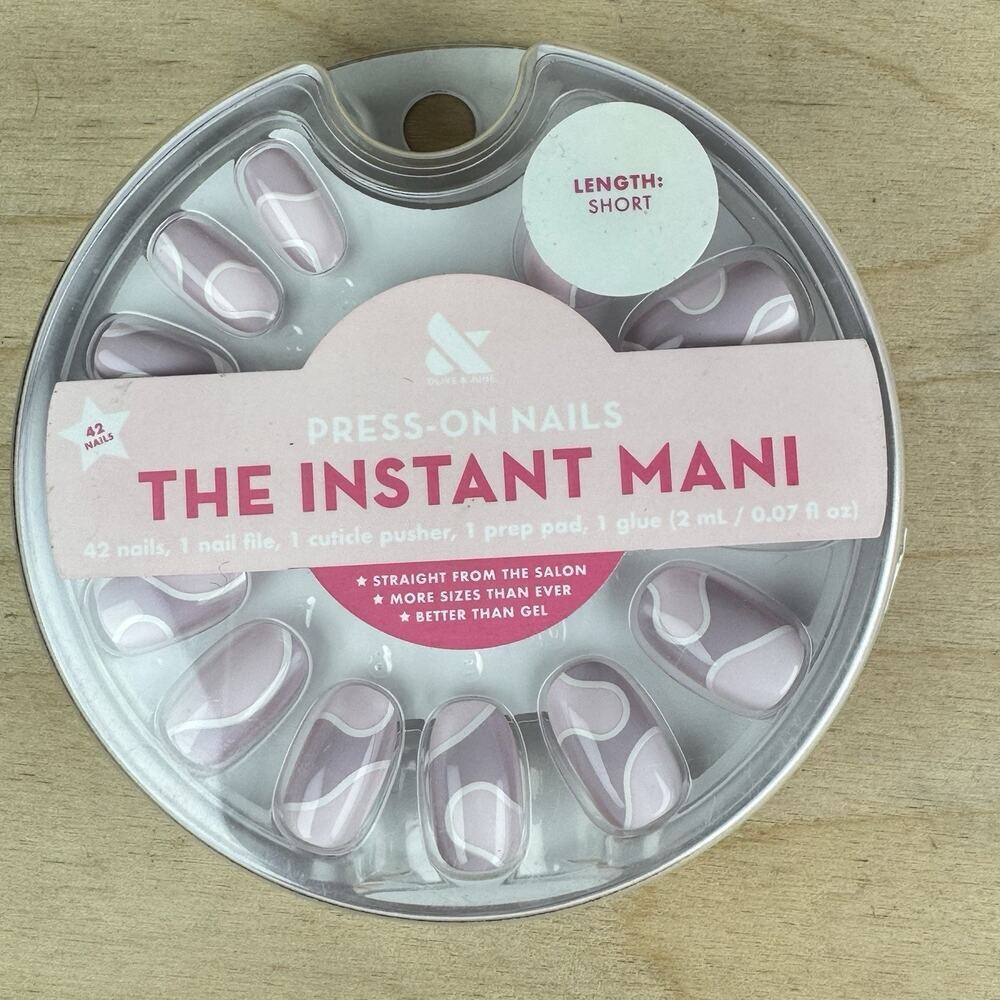 Olive & June The Instant Mani SHORT SWIRL DESIGN PINK Press On